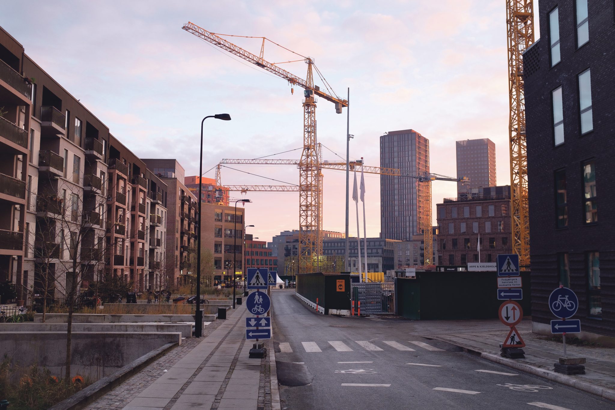 Read more about the article Lavkonjunktur på boligmarkedet – men danskerne står klar i kulissen